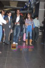 Hrithik Roshan, Suzanne Roshan arrives in Mumbai Airport on 19th May 2010 (12).JPG